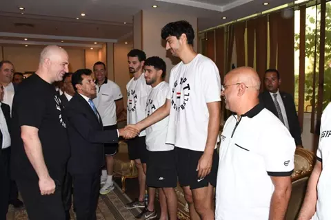 وزير الرياضة يلتقي منتخب مصر للسلة قبل المشاركة في الأفروباسكت